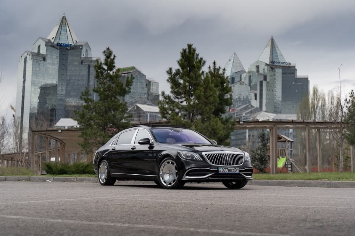 Mercedes-Maybach W222 — авто с водителем в Алматы